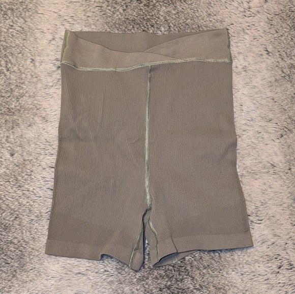 Free People Movement Free Throw Short Ribbed Army Green Women's Large - Picture 2 of 6